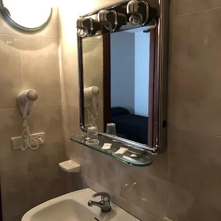 Hotel Lago 호텔 비야누에바 데 아로사